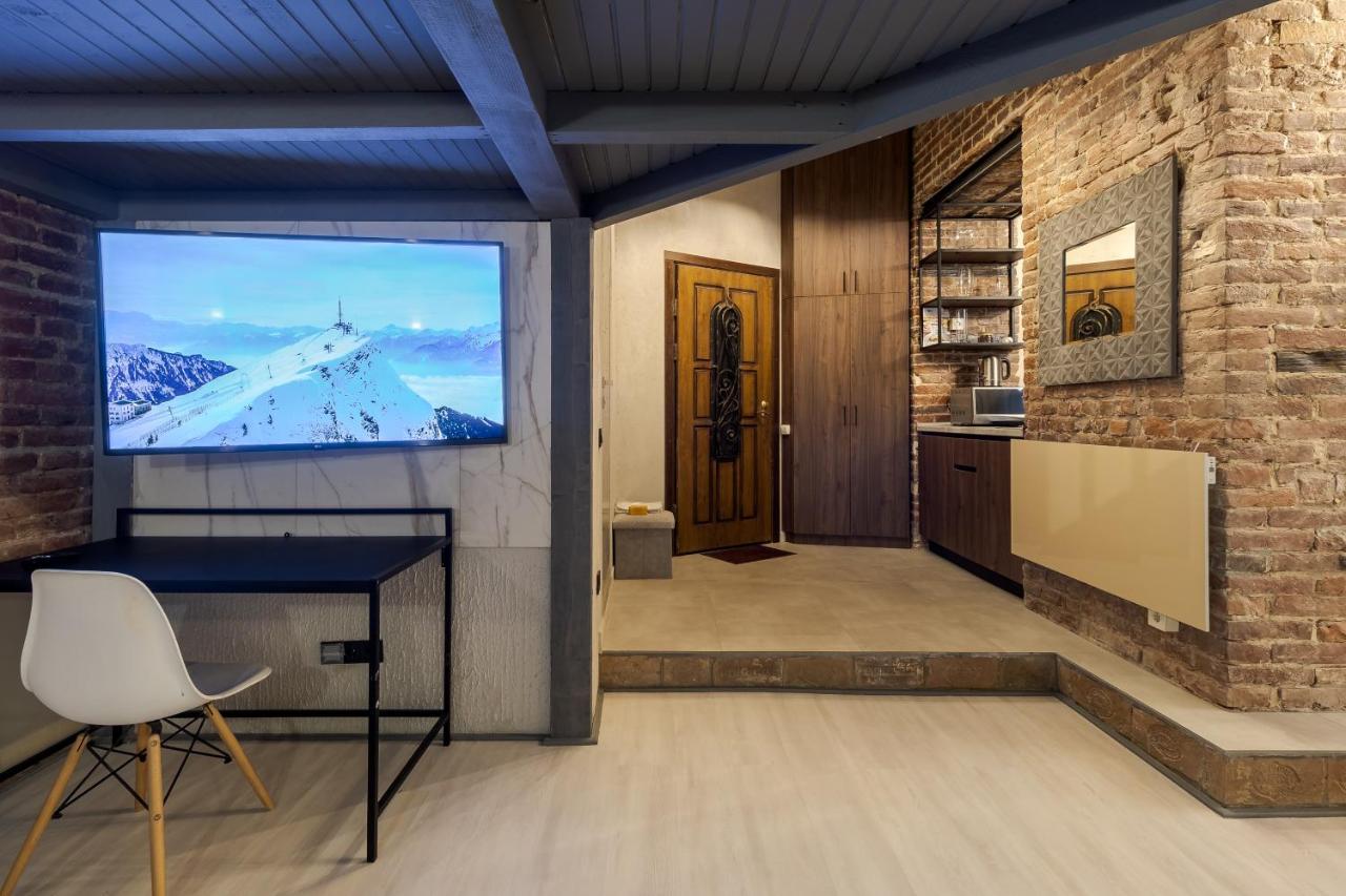 Lesi Apartment With Terrace リヴィウ エクステリア 写真