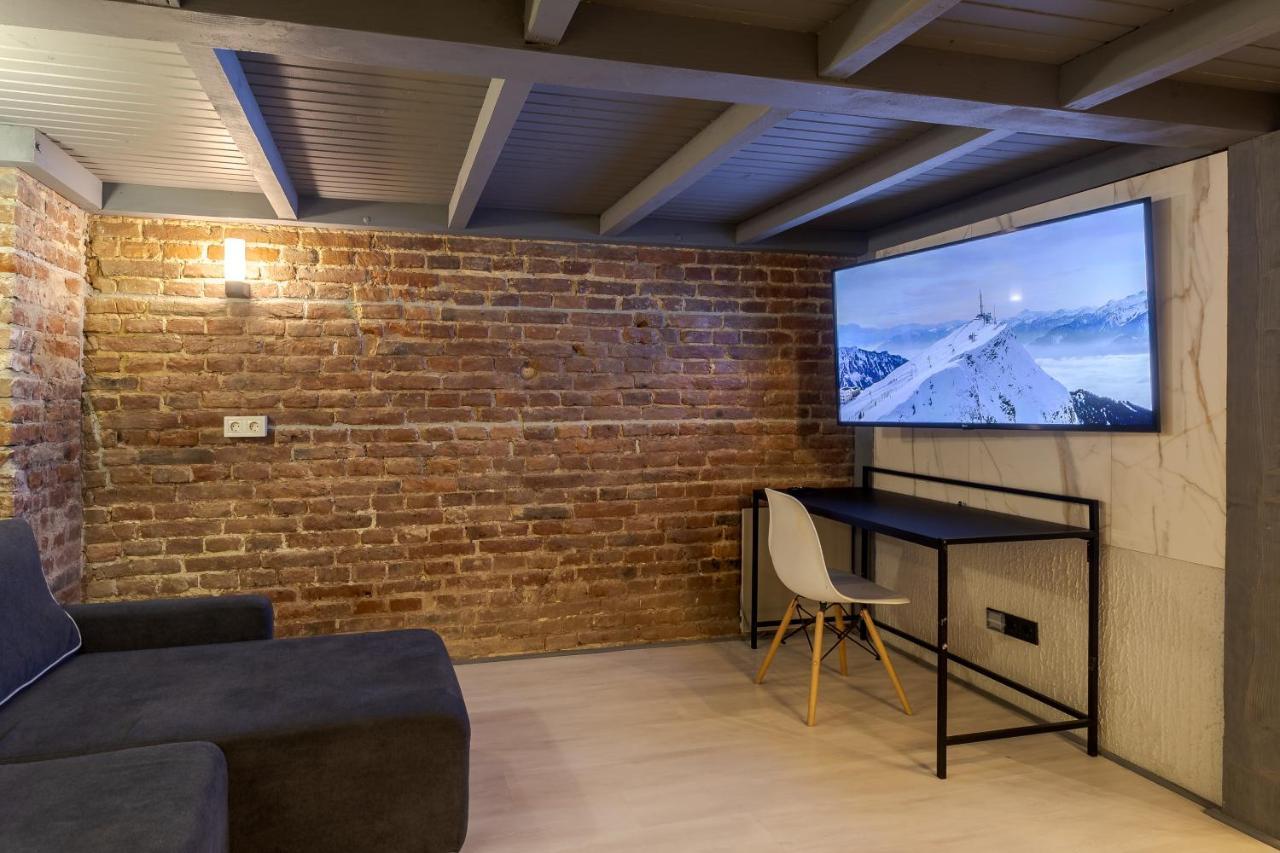 Lesi Apartment With Terrace リヴィウ エクステリア 写真