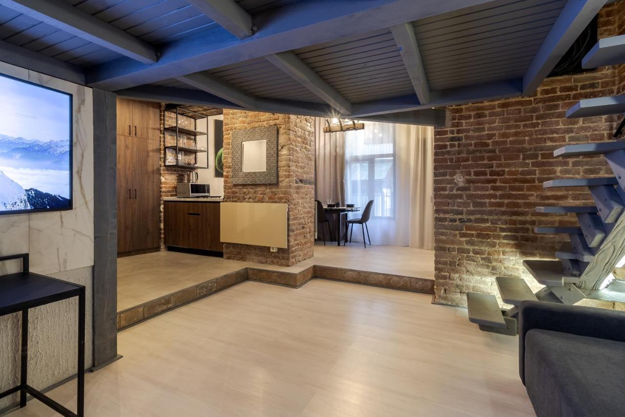 Lesi Apartment With Terrace リヴィウ エクステリア 写真