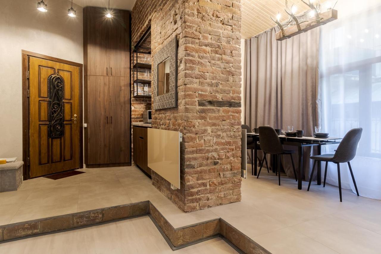 Lesi Apartment With Terrace リヴィウ エクステリア 写真